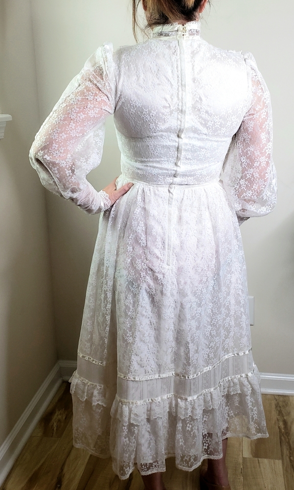 SOLD VINTAGE  Gunne Sax White Lace Prairie Dress - Picture 2 of 8